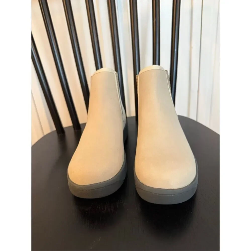 Bogs kicker Chelsea leather waterproof boot size 6